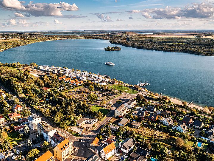 Markleeberger See und Markkleeberg aus der Vogelperspektive