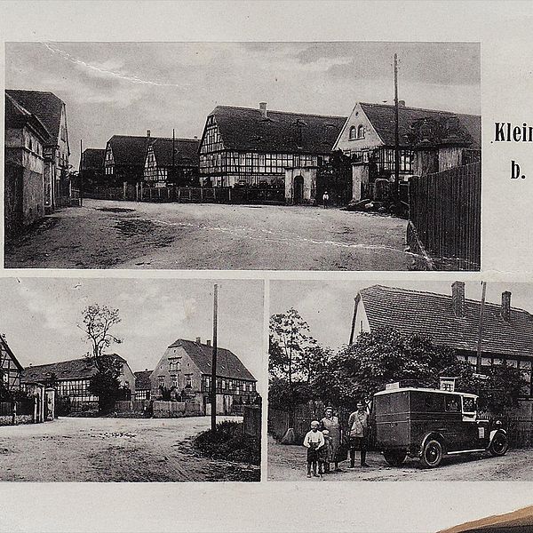 Schwarz-weiß-Postkarte mit der Aufschrift "Gruß aus Klein-Zössen bei Borne". Darauf drei Fotos: Straßen mit Fachwerkhäuser. Auf dem Foto links unten sieht man eine Familie neben einem alten Kastenwagen.