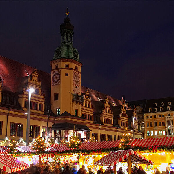Erleuchteter Weihnachtsmarkt in Leipzig