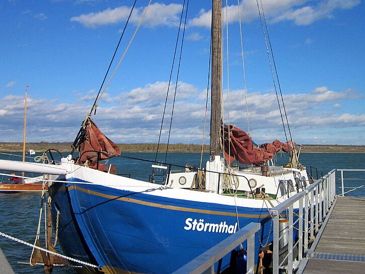 Segelboot im Störmthaler See.