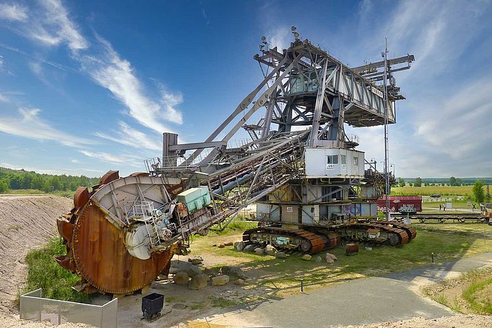 Schaufelradbagger im Bergbau-Technik-Park