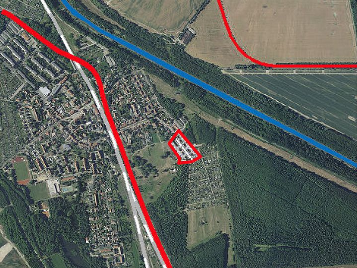 Luftbildkarte mit eingezeichnetem ehemaligen Bahnhof.