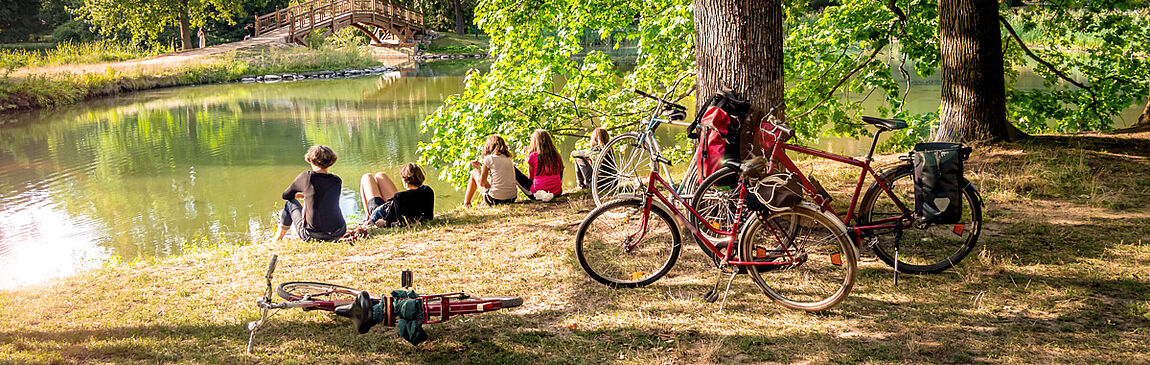 Fahrrad fahren Rast am Flussufer Leipziger Neuseenland