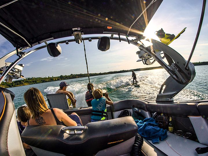 Urlaub Hainer See Motorboot Wake Boarden