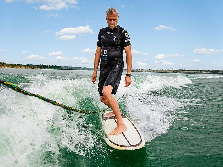Wakeboarding und Wakesurfing