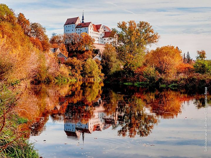 Renaissance-Schloss über der Zwickauer Mulde