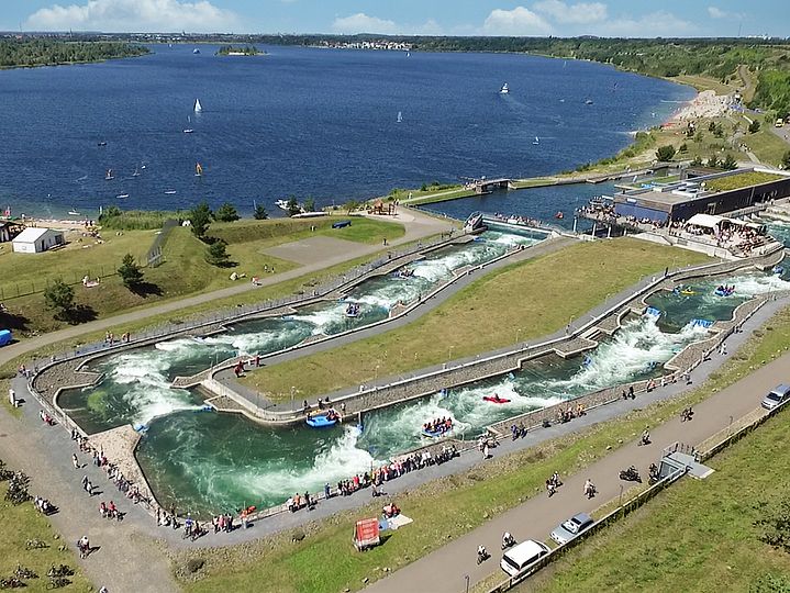 Luftaufnahme von der Wildwasserbahn 