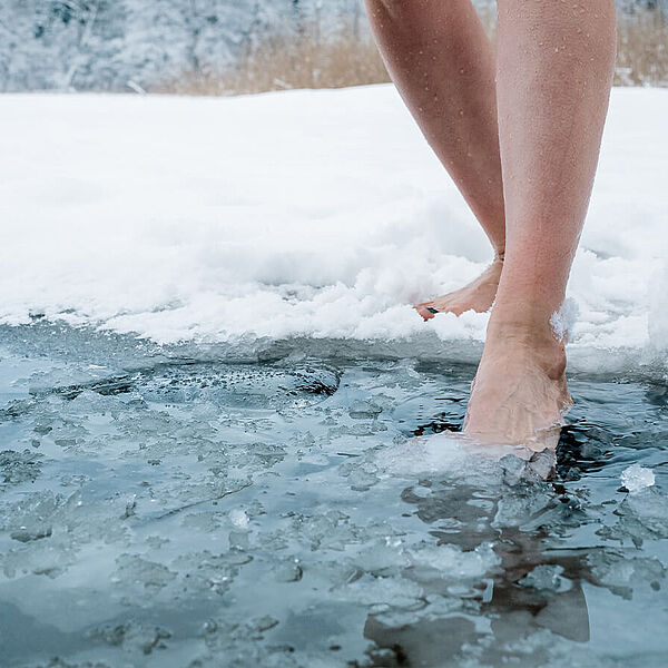 Eisbaden im Winter