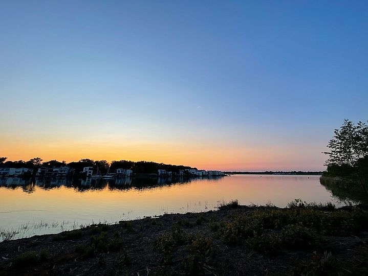 Ruhiger Hainer See in der Dämmerung