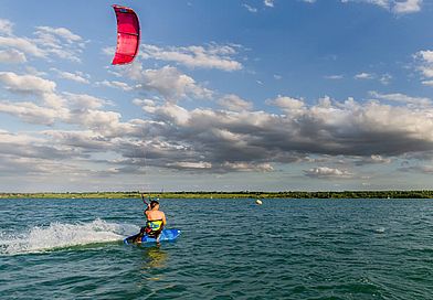 Kitesurfer auf dem Hainer See