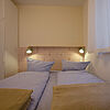 Wohnung 3: Gemütliches Doppelbett im Schlafzimmer.
