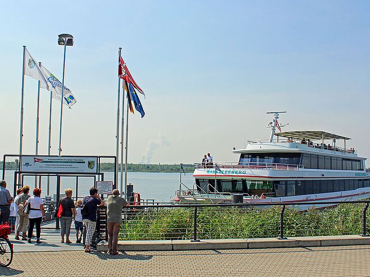 Personenschiff auf dem Markkleeberger Se