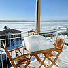 Wohnung 5: Schneelandschaft vom Holzbalkon auf den schneebedeckten Hainer See.