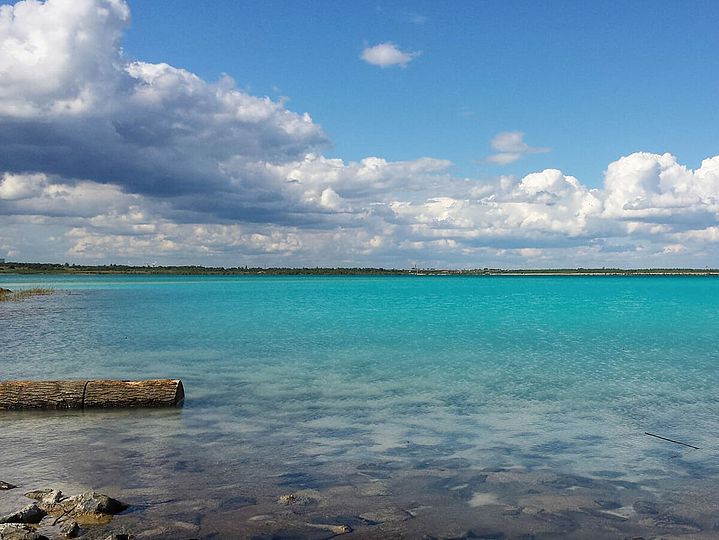 Blaues Wasser am ZWenkauer See