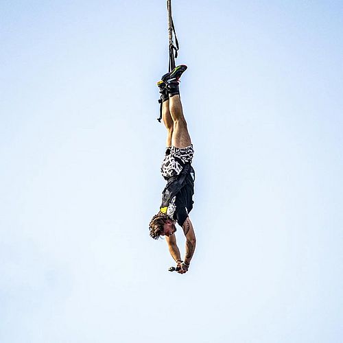 BUNGEE JUMPING ÜBER DEM COSPUDENER SEE 25 Minuten mit dem Auto und ihr steht am Nordstrand des Cospudener Sees vor einem...