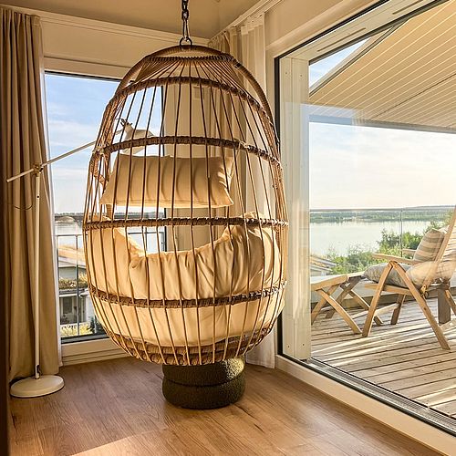 EIN ORT ZUM LOSLASSEN Ruhig, gemütlich und direkt am See: Das HAUS IM SCHILF ist der perfekte Ort, um den Alltag hinter...