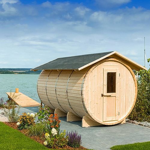 SEEBLICK SAU-NAH In der Fass-Sauna am Hainer See genießt ihr nicht nur wohlige Wärme, sondern den wunderschönen Ausblick...