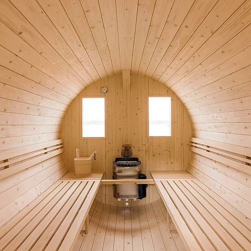 Wie wär’s mit einer dampfend heißen Auszeit? 🥵 In der Fass-Sauna am Hainer See könnt ihr beim Schwitzen den Blick über...