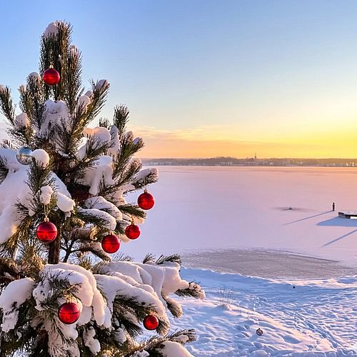 ALLES NUR WEGEN EUCH Das war ein tolles Jahr! Wir möchten Danke sagen: für die vielen Besuche, euer wunderbares...