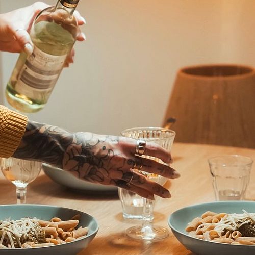 KOCHEN UND KUSCHELN Wenn draußen der Herbstwind weht, wird’s drinnen erst richtig gemütlich. In unseren kuscheligen...