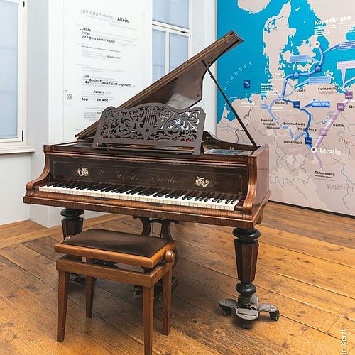 Zwei Menschen, ein Zuhause DIE BERÜHMTESTE KÜNSTLEREHE DES 19. JAHRHUNDERTS Clara und Robert Schumann zogen an Claras...