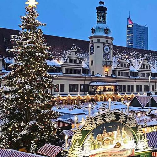 EIN HAUCH VON WEIHNACHTEN Durch festlich erleuchtete Gassen schlendern, begleitet vom Duft gebrannter Mandeln und...