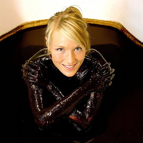 ENT-SPA-NNEN IN BAD DÜBEN Zeit zum Abtauchen – zum Beispiel ins HEIDE SPA Bad Düben. In der großzügigen Therme mit...