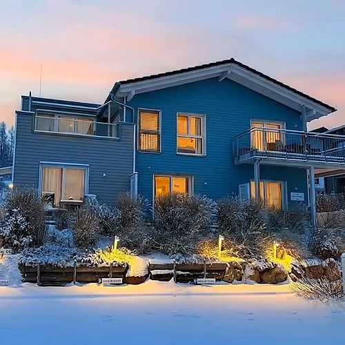 WINTERABEND ❄️ Es gibt nichts Schöneres, als sich nach einem kalten Winterspaziergang zuhause in die Decken zu kuscheln....