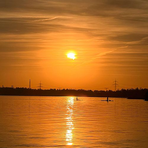 ALS DIE SONNE ZUR SICHEL WURDE — GESTERN ABEND ÜBER DEM HAINER SEE Gegen 20:10 Uhr blieb von der Sonne nur noch eine...