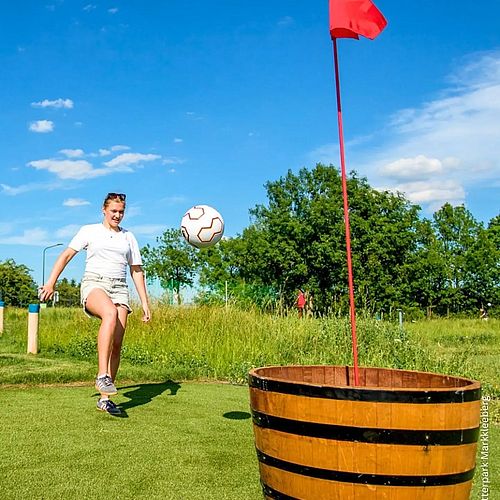 TOOOR! ODER EINGELOCHT? ⚽ Am Markkleeberger See gibt es eine funkelnagelneue Soccer-Golf-Anlage – rund 15 Minuten mit...