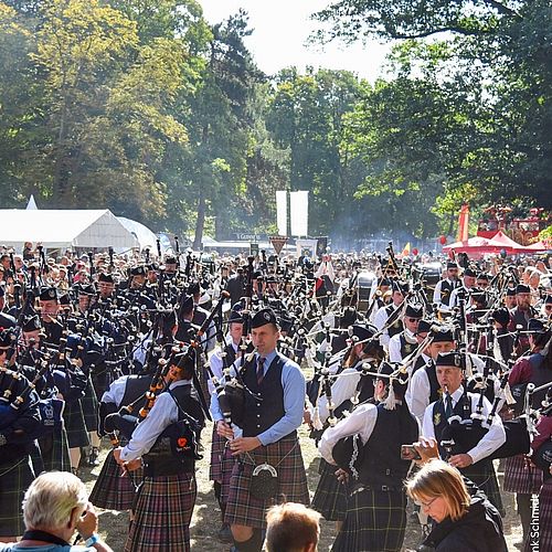 SCHOTTLAND IN SACHSEN Dudelsäcke im Schlosspark: Die Internationalen Highland Games in Trebsen feiern vom 18. bis 20....