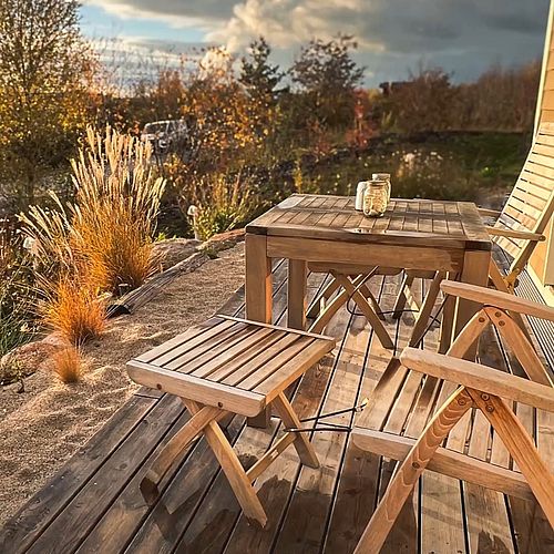 BUCH, TEE, URLAUB Mit der Kuscheldecke raus auf die Terrasse, den Blick über den herbstlichen See gleiten lassen und...