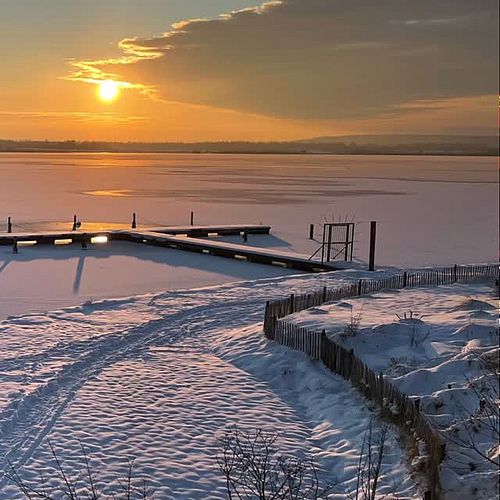 SEEBLICK UND WINTERSONNE Zurücklehnen und die Aussicht auf den Hainer See genießen. Wohnung 2 vom HAUS IM SCHILF ist...