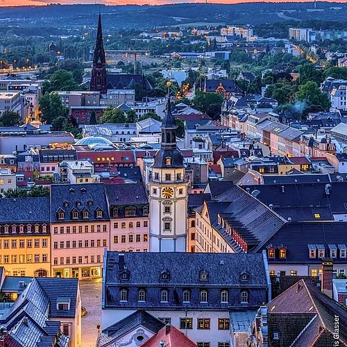 GERA – DIE UNTERSCHÄTZTE STADT DER KUNST Welche Stadt hat wohl den schönsten Marktplatz Thüringens? 😉 In Gera ragt über...
